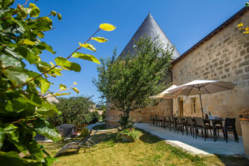 Gite de groupe Tour de Guet Château de Charbogne