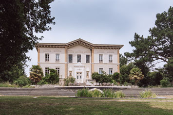 Gite de groupe Domaine et Château de Bézyl