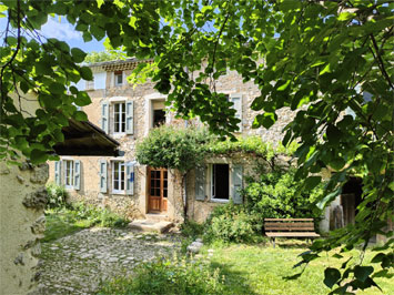 Gite de groupe Gîte Ferme distillerie Solaure