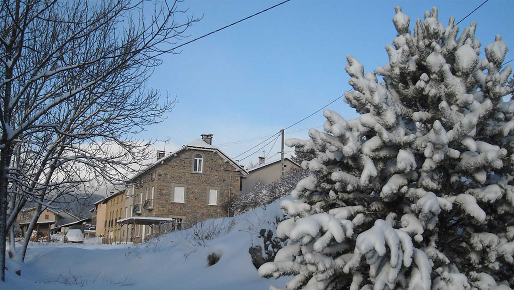 Le four solaire d'Odeillo • Formiguères village de montagne dans les  Pyrénées Orientales