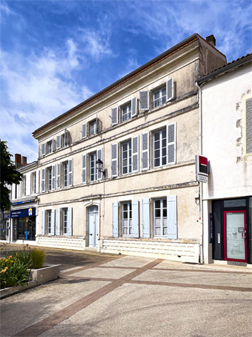 Gite de groupe La maison de la place