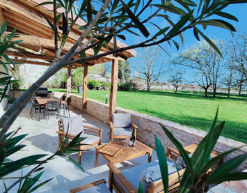 Gite de groupe Domaine Saint Loup - Petit et Grand Loup