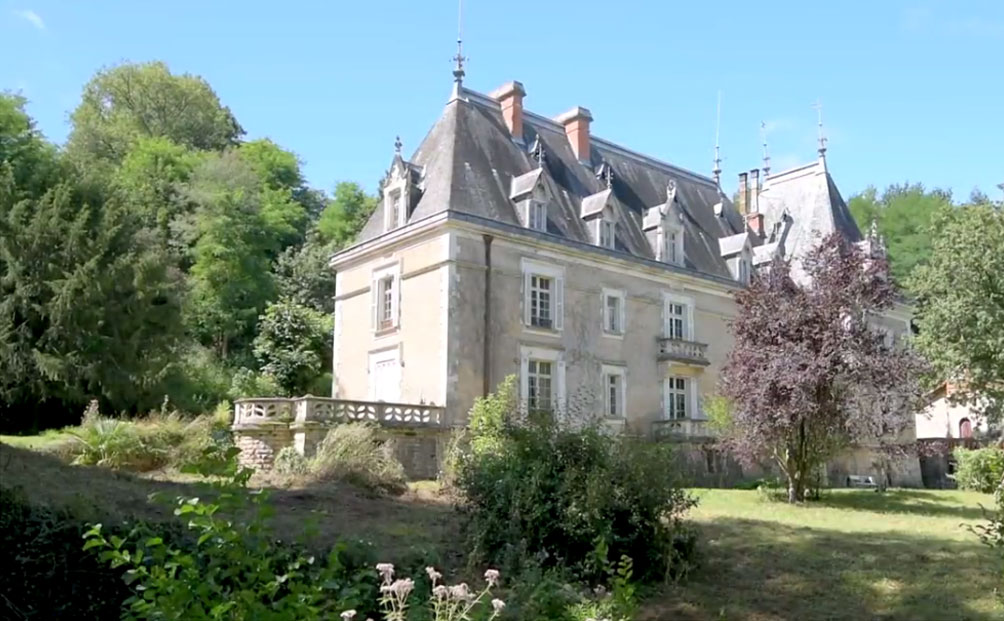 Scene De Menage La Vie De Chateau Le Château du Logis - Gite de groupe Dordogne 15 couchages